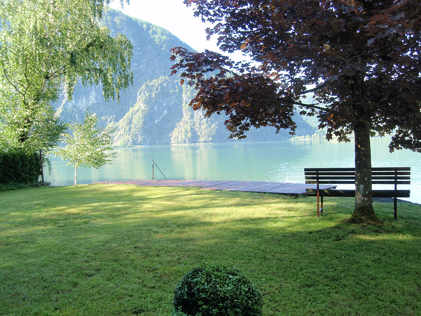 unser hauseigener Badeplatz am wunderschoenen Mondsee